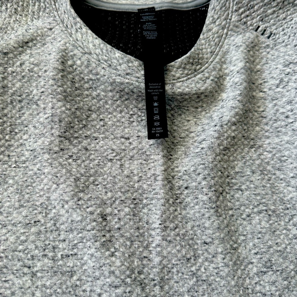 Long sleeve lululemon shirt with a pouch